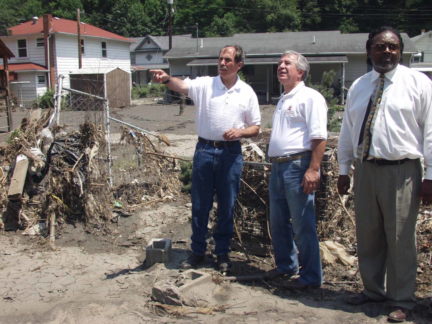 Gov Wise and Congressman Rahall surveys flood damage 7-13-01